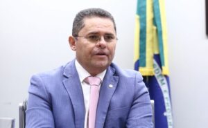 Comissão aprova compartilhamento de torres de telecomunicação em áreas urbanas populosas