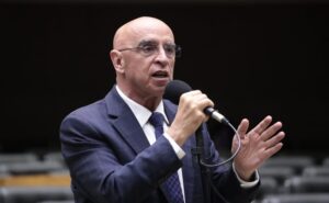 Mário Heringer diz que todos os governos terão de responder pela fraude no INSS; ouça a entrevista