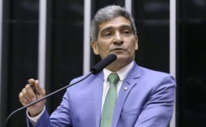 Comissão aprova proposta que exige comunicação a pescador antes de mudança na atividade