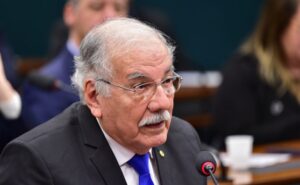 Comissão aprova prioridade para criança de colo e pessoa com mais de 80 anos