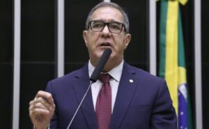 Relator vai apresentar parecer sobre o fim da jornada 6×1 depois de ouvir setores interessados; ouça entrevista