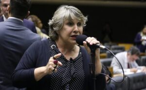 Comissão aprova proposta que proíbe medidas alternativas em casos de racismo