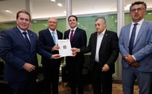 Alckmin apresenta a Motta propostas legislativas prioritárias do governo em defesa das exportações