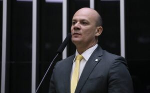 Comissão aprova perda automática de cargo para condenados por estupro de vulnerável