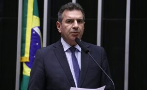 Comissão aprova permissão para motorista parar em qualquer local para passageiro com necessidade especial