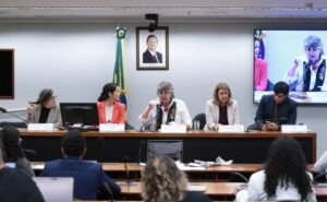 Preço alto de novos medicamentos para HIV impedem oferta pelo SUS, dizem especialistas