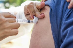 Centros de pesquisa recrutam voluntários para ensaio clínico da vacina contra gripe aviária do Butantan