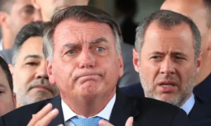 Moraes decreta prisão domiciliar de Bolsonaro