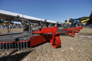 Governo de SP investe R$ 86 mi em maquinários agrícolas para 250 municípios e em 20 caminhões-pipa