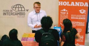 Feira de intercâmbio na USP promove contato com representantes de países, agências e universidades do exterior