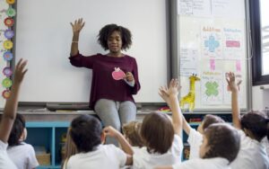 Audiência questiona falta de questões sobre dança e teatro na Prova Nacional Docente