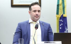 Aprovada em comissão proposta que proíbe condenado por maus-tratos de adotar animal