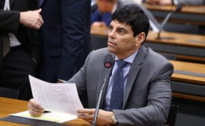 Comissão aprova isenção de taxas para rádios e TVs públicas da União