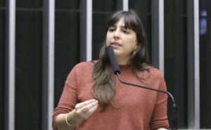 Comissão aprova projeto que prevê mais vagas de estacionamento para pessoa idosa