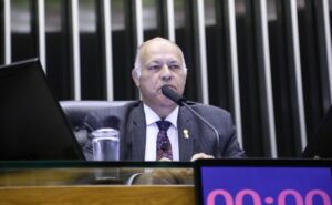 Comissão aprova redução da idade mínima para aposentadoria de trabalhador exposto a agentes nocivos