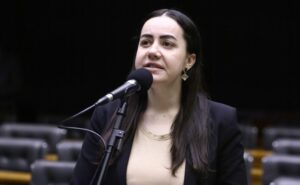 Comissão aprova comunicação aumentativa para estudante com dificuldade de fala