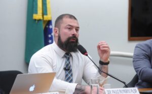 Comissão aprova projeto que aumenta pena para estelionato praticado com “golpe do amor”