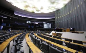 Câmara aprova regime de urgência para sete projetos de lei; acompanhe