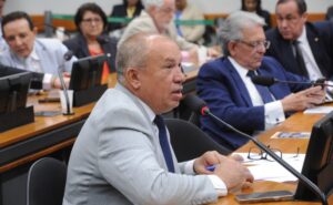 Comissão aprova projeto que obriga governos a criar protocolo contra notícias falsas durante desastres