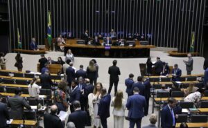 Plenário pode votar medida provisória que amplia tarifa social de energia