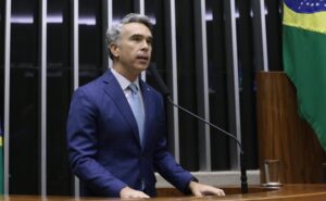 Câmara aprova projeto que cria o Sistema Nacional de Educação; acompanhe