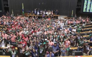 Manifestos em defesa das terras indígenas marcam o Dia da Amazônia na Câmara