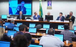 Pesquisadores apontam avanços e lacunas no projeto com regras para o trabalho por aplicativo