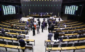 Câmara aprova projeto que criminaliza exercício ilegal da profissão de médico veterinário