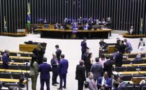 Deputados analisam projeto que autoriza a criação da Fundação Caixa; acompanhe