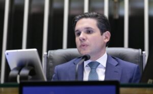 Votação da PEC das Prerrogativas vai fortalecer garantias do mandato parlamentar, diz Motta