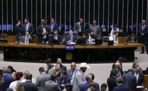 Câmara aprova em 2º turno o texto-base da PEC das Prerrogativas