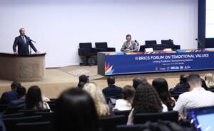 Fórum BRICS propõe ações conjuntas para combater pobreza e doenças