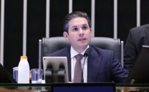 Motta anuncia votação hoje do regime de urgência para projeto sobre anistia