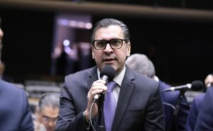 Projeto retira despesas temporárias com educação e saúde do limite de gasto previsto no arcabouço fiscal