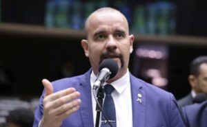 Comissão aprova autorização para que PM tenha armas como militar do Exército