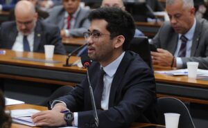 Comissão aprova acesso gratuito à agua potável e a sanitários a entregadores de aplicativos