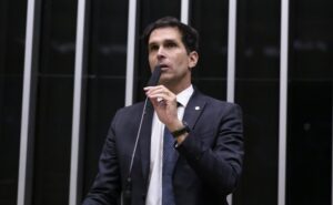 Comissão aprova projeto com novas exigências para Educação de Jovens e Adultos