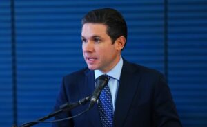 Hugo Motta defende diplomacia e espera solução para tarifas contra produtos brasileiros