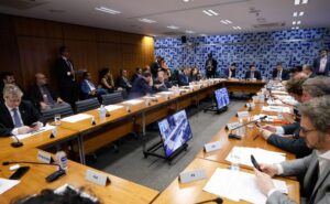 Motta marca votação do projeto do Imposto de Renda; relator diz que clima é de contribuição