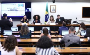 Grupo recebe sugestões para minimizar impacto de ambiente digital sobre crianças