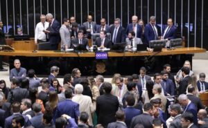 Câmara analisa projeto que libera recursos do Fundo Social para saúde e educação; acompanhe