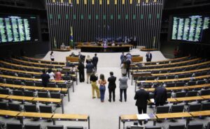 Câmara aprova mais recursos para segurança viária e qualificação de agentes de trânsito