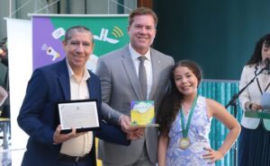 Câmara premia crianças e adolescentes vencedores do concurso “Eu e a Lei” com foco no direito à informação