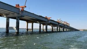 Governo de SP acompanha visita técnica às obras da maior ponte do estado