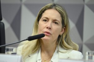 Empresária Thaisa Hoffmann Jonasson fica em silêncio na CPMI do INSS