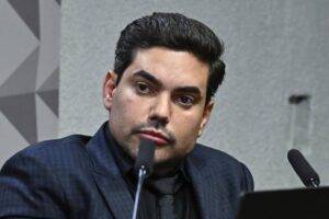 Ex-presidente de associação suspeita de fraude no INSS se cala na CPMI