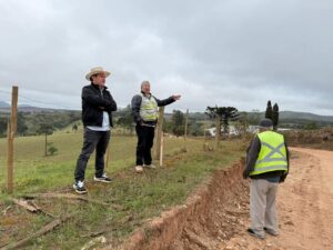 Prefeito Tuca Ribas articula com DER melhorias viárias em Ribeirão Branco