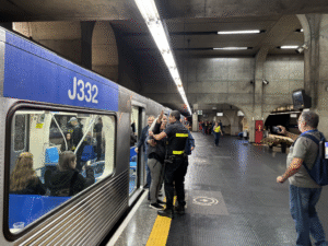 Metrô usa vagões para evacuação em simulação contra alagamento
