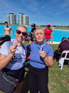 Após tratamento no Serviço de Medicina Esportiva do HSPE, nadadora de 69 anos conquista medalha de ouro