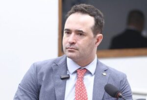 Comissão aprova criminalização de acorrentamento contínuo ou cruel de cães e gatos